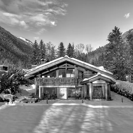 Chalet With Sauna And Outdoor Jacuzzi Δωμάτια σε οικογενειακή κατοικία *