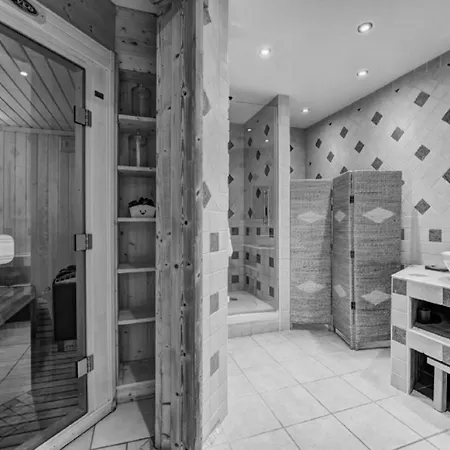 Chalet With Sauna And Outdoor Jacuzzi Δωμάτια σε οικογενειακή κατοικία Σαμονί