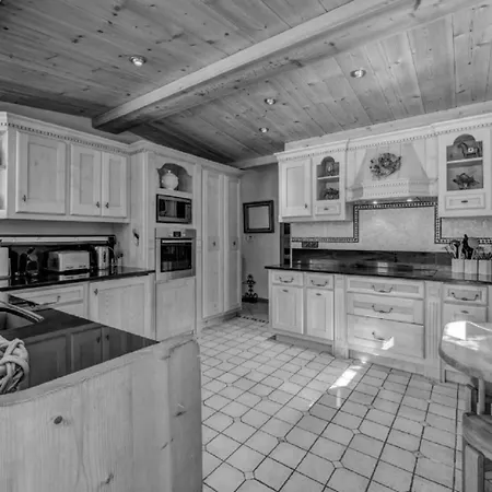 Chalet With Sauna And Outdoor Jacuzzi Δωμάτια σε οικογενειακή κατοικία Σαμονί